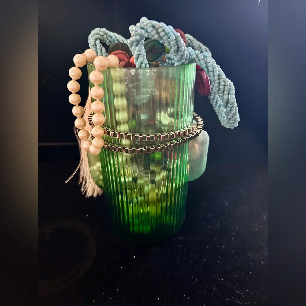 Mystery Cup “Desert Dreaming “ full of vintage estate Jewlery in a Saguaro glass - Picture 3 of 6